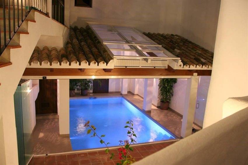 Zwembad van het nabijgelegen hotel staat tot uw beschikking...
