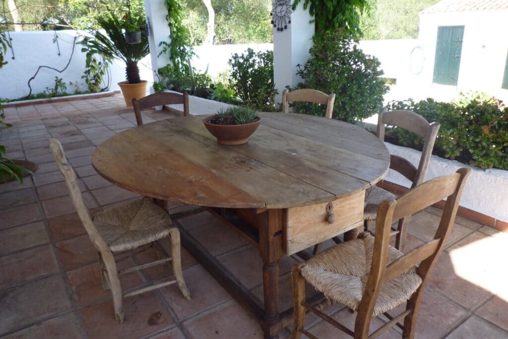 Heerlijk tafelen onder de veranda