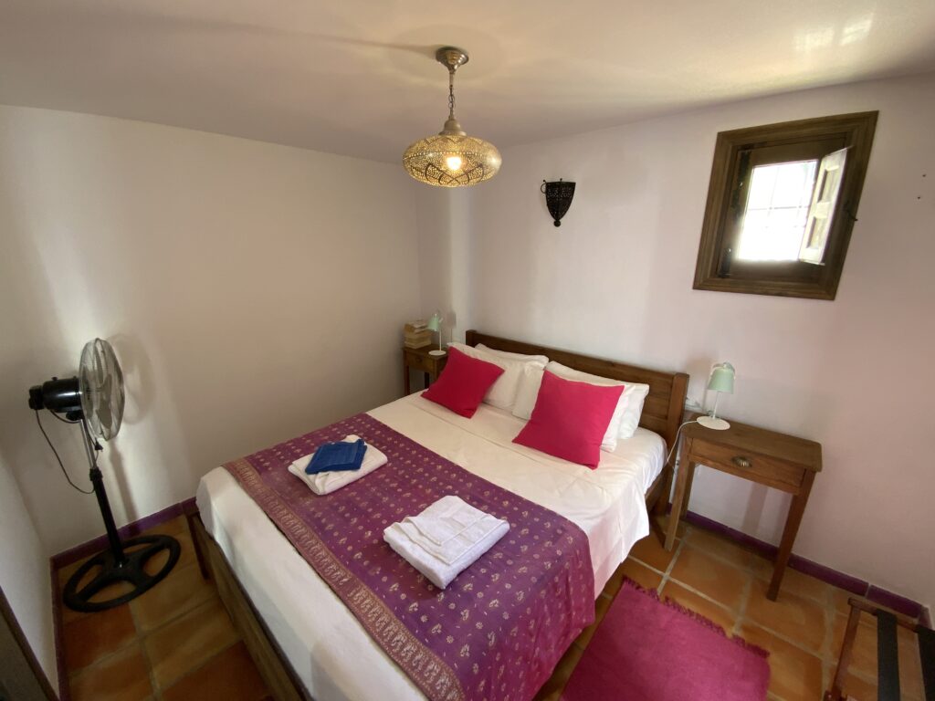 De 2e slaapkamer deelt...