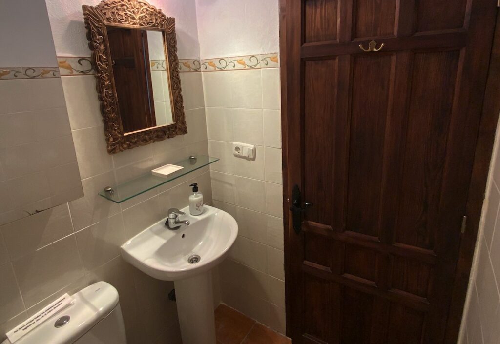 Badkamer met inloopdouche + toilet