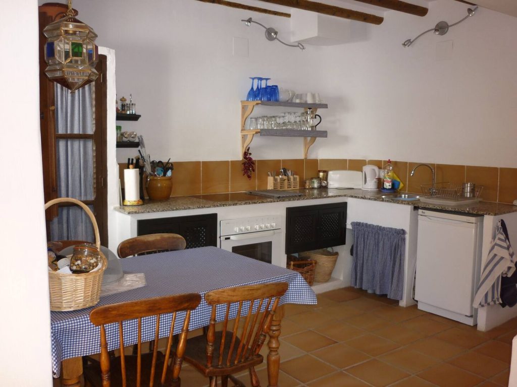 Perdiz kitchen and dining area
